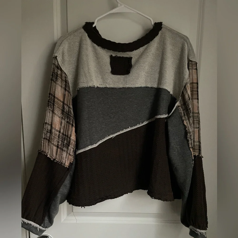 Distressed peace sign sweater - Picture 2 of 5